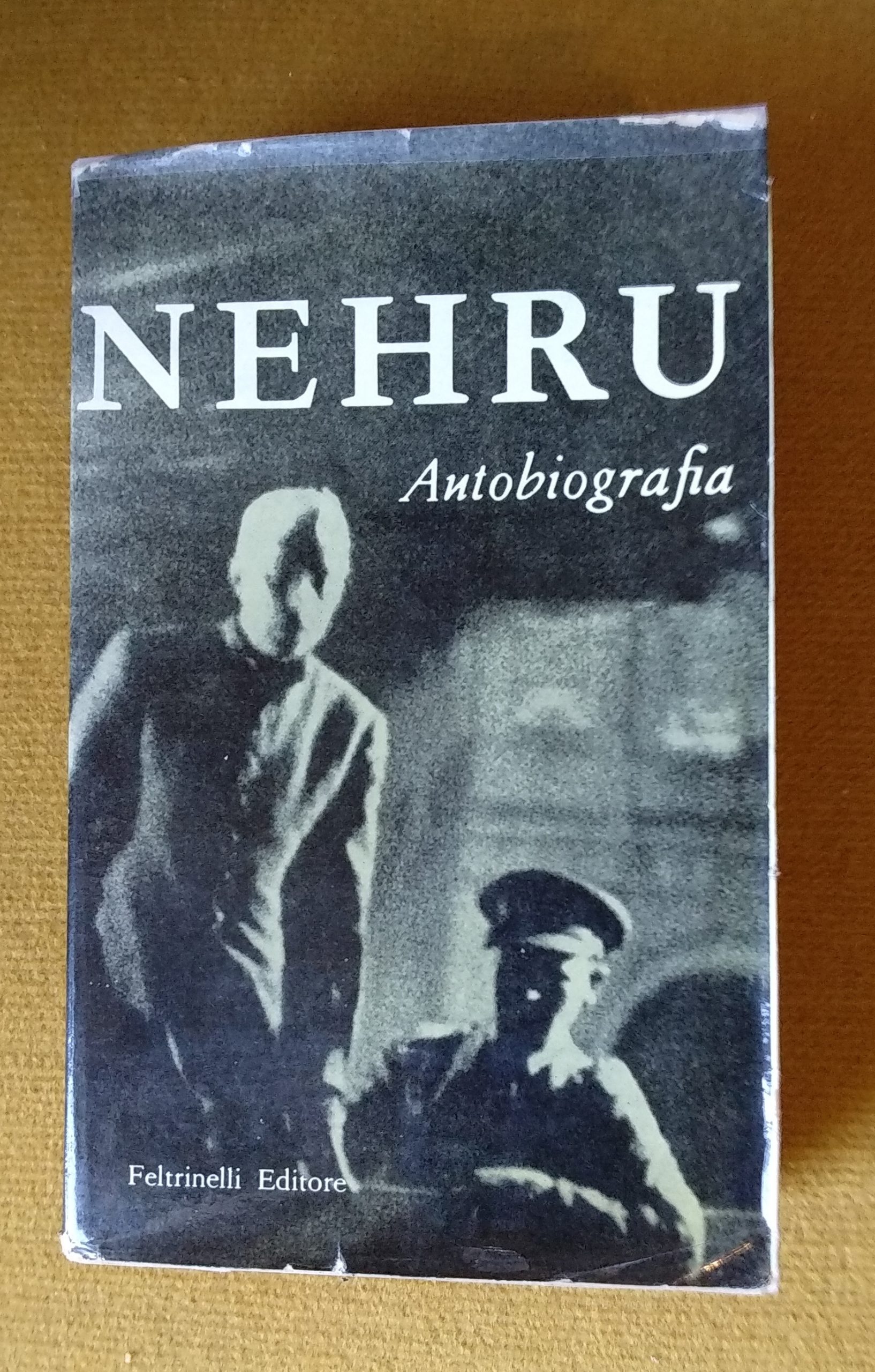 Il primo libro dell’editore Giangiacomo Feltrinelli e della sua casa editrice: “Nehru: autobiografia” (1955)