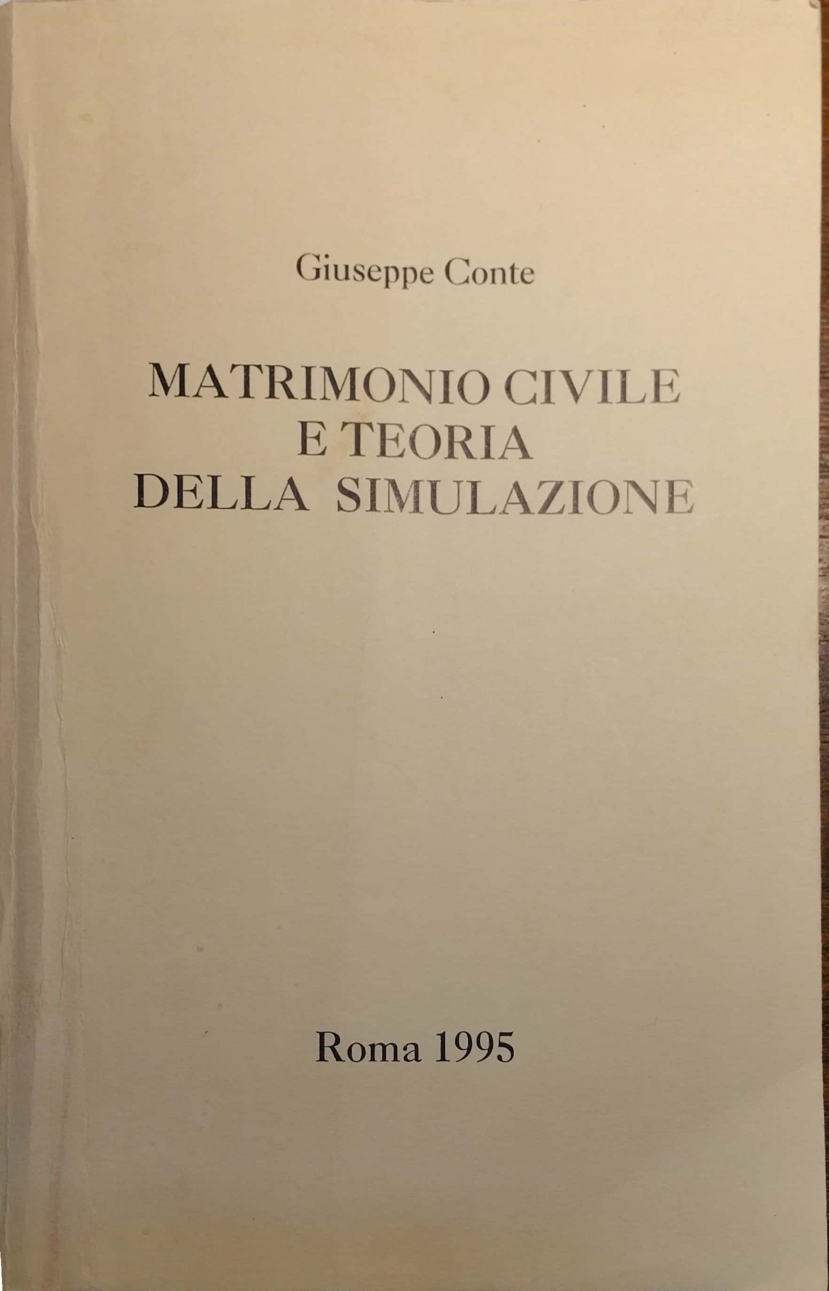 Il primo libro dell’ex presidente del consiglio Giuseppe Conte sui matrimoni simulati; con firma e dedica