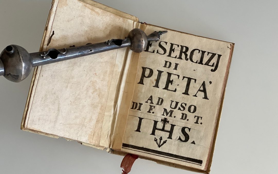 “Esercizi di pietà”: bel manoscritto rilegato in pergamena (prima metà dell’800)