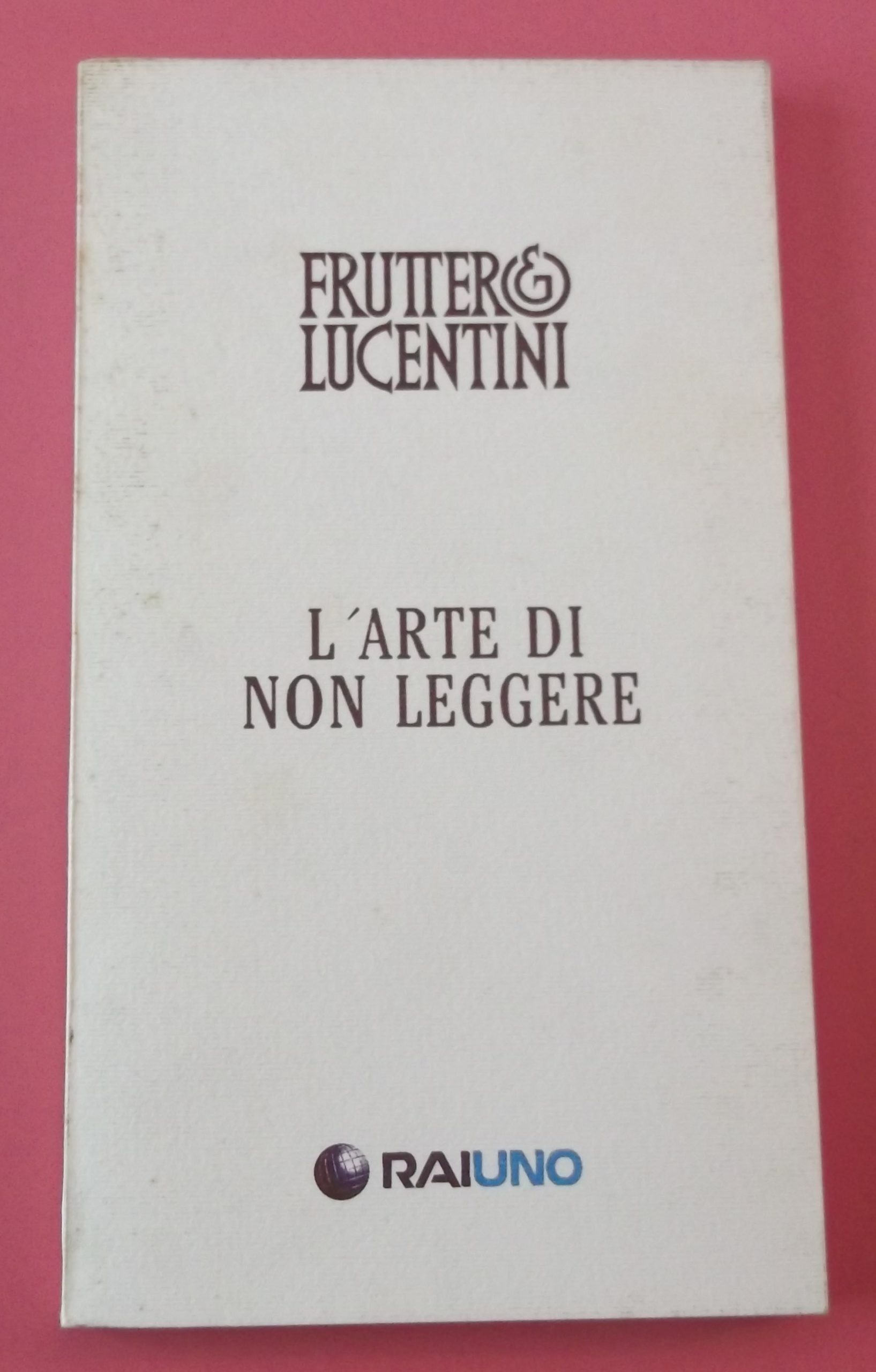 “L’arte di non leggere” di Fruttero & Lucentini (RaiUno Relazioni Pubbliche 1994): un concept book ormai introvabile!