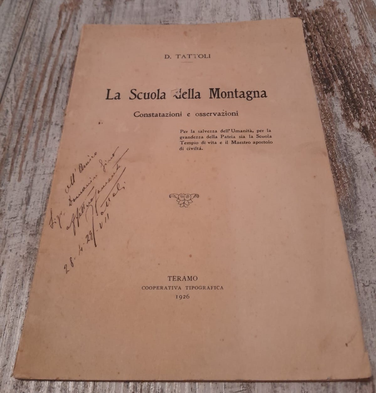 “La scuola della montagna: constatazioni e osservazioni” di Domenico Tattoli (Teramo 1926): con dedica dell’autore