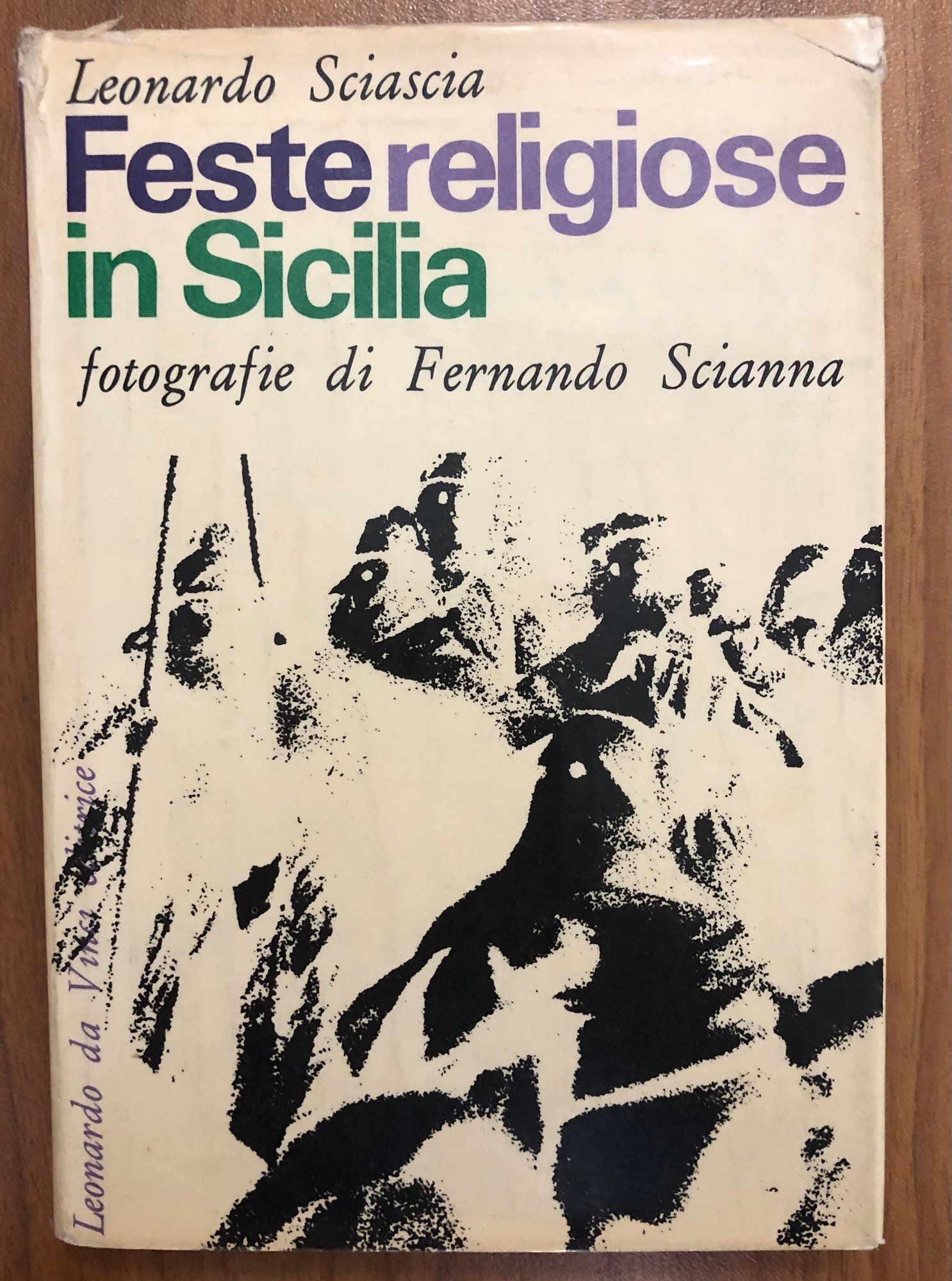 “Feste religiose in Sicilia” di Leonardo Sciascia e Ferdinando Scianna (Leonardo da Vinci, 1965): sempre ricercatissimo