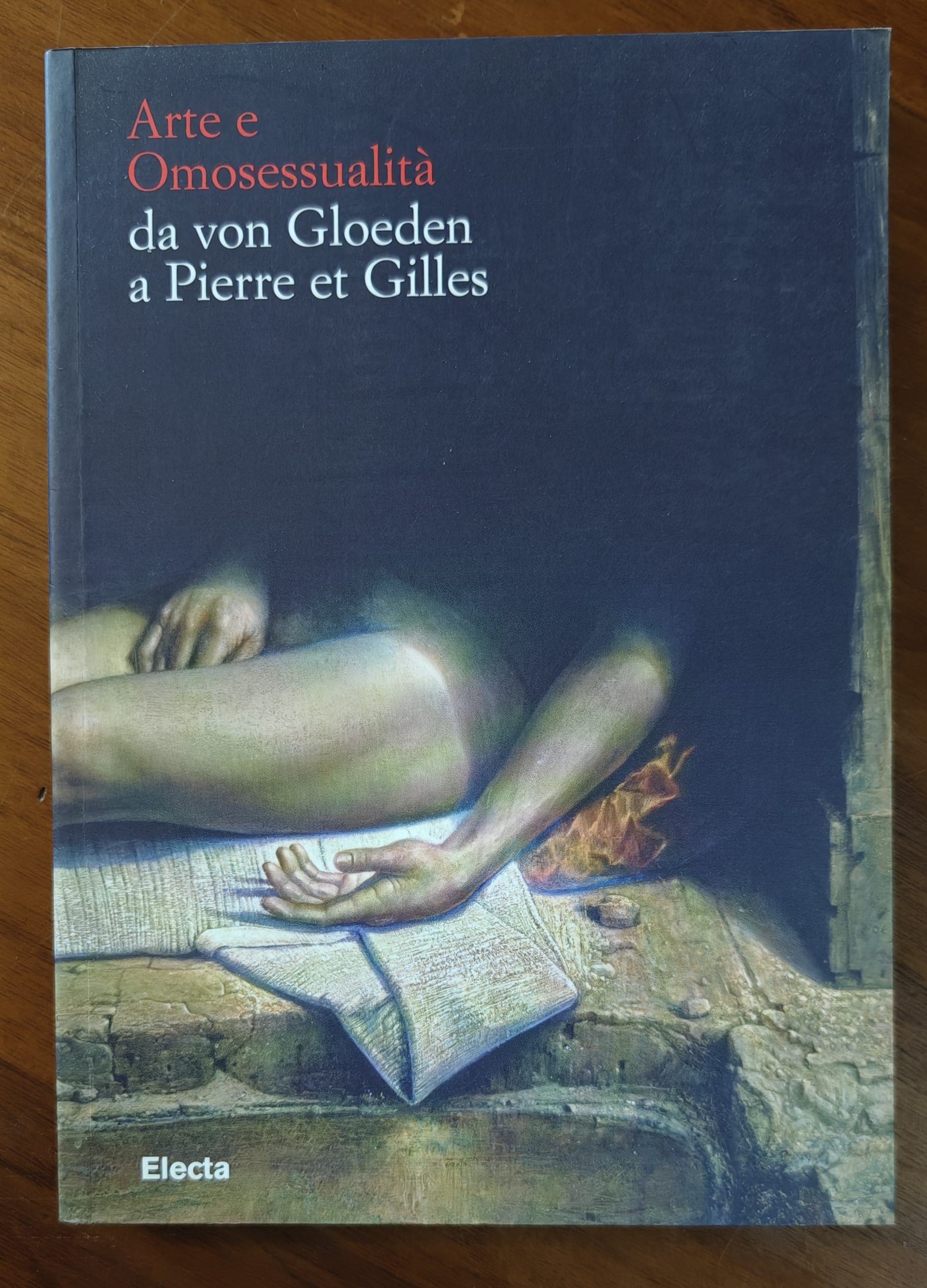 “Arte e Omosessualità – Da von Gloeden a Pierre et Gilles” (2007): il ricercato catalogo della mostra curata da Vittorio Sgarbi
