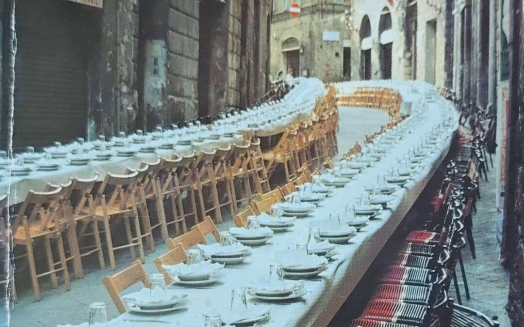 Ricette del Palio: “Mangiare in Contrada” (1985) tra tradizione, mito e collezionismo librario