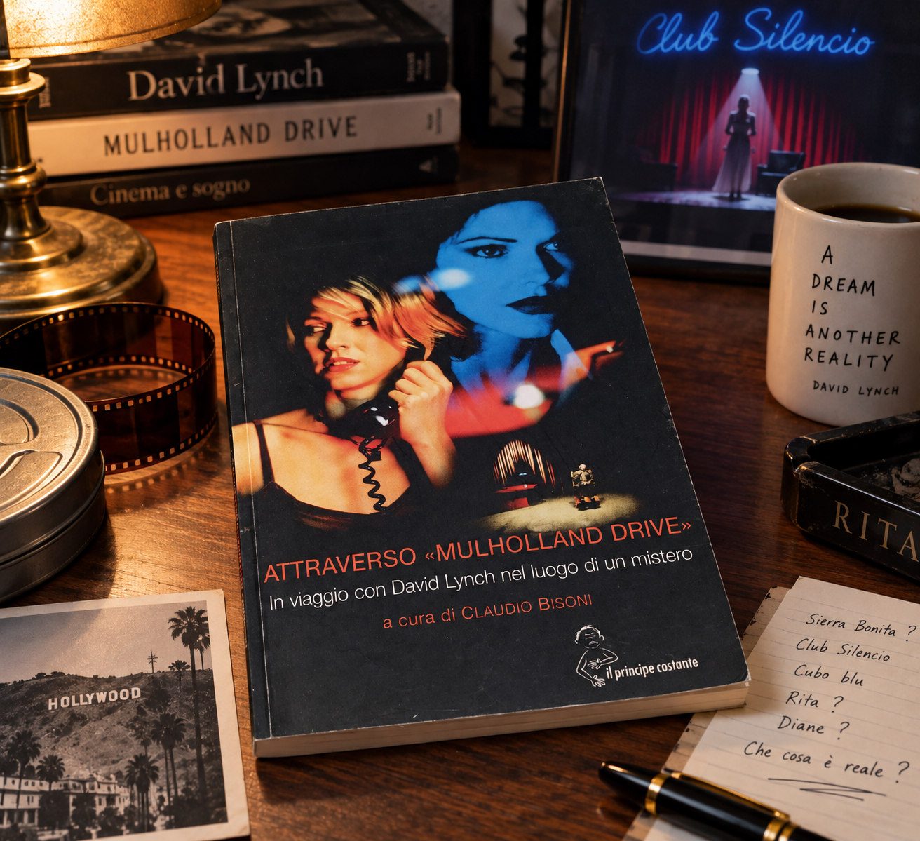 “Attraverso Mulholland Drive” (2004) di Claudio Bisoni: il piccolo libro italiano su David Lynch diventato difficile da trovare